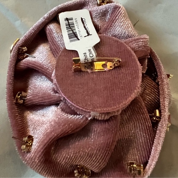 Free People Muave Pink Rosette Pin And 5
Pair Stud Earrings - Picture 6 of 8